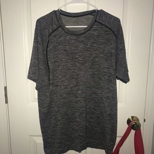 Men’s Lululemon tshirt